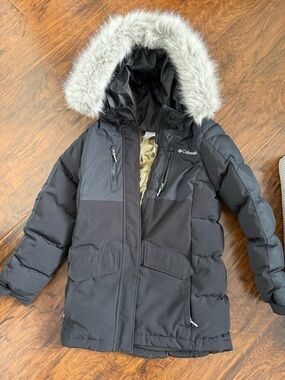Columbia Black Winter Puffer Jacket with Faux Fur Hood- girls size small (8)